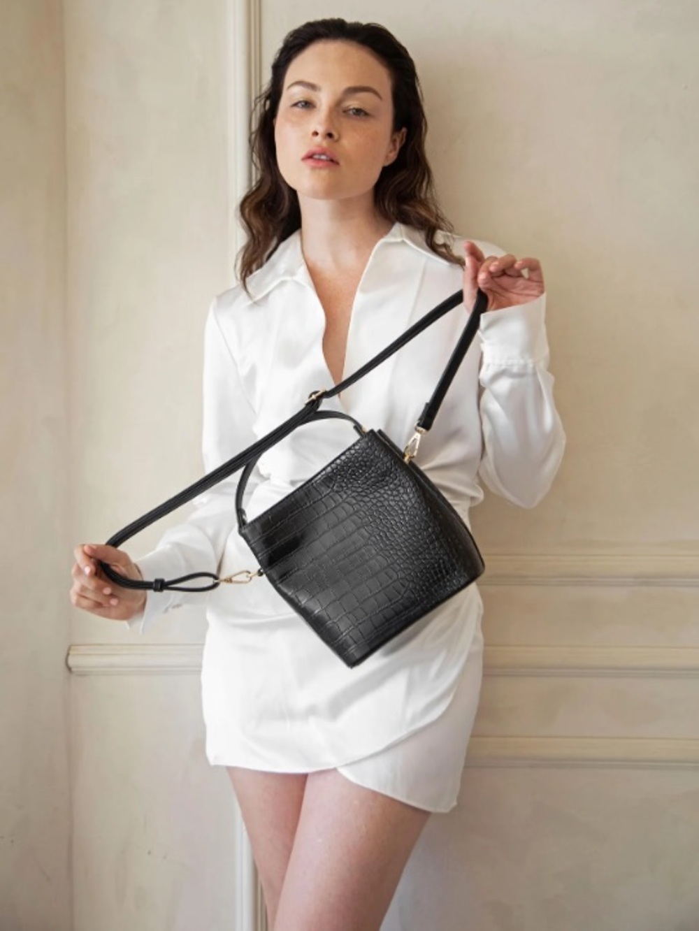 AOTA Elena Vegan Black Faux Croc Embossed Bucket Crossbody Bag - Picture 14 of 15